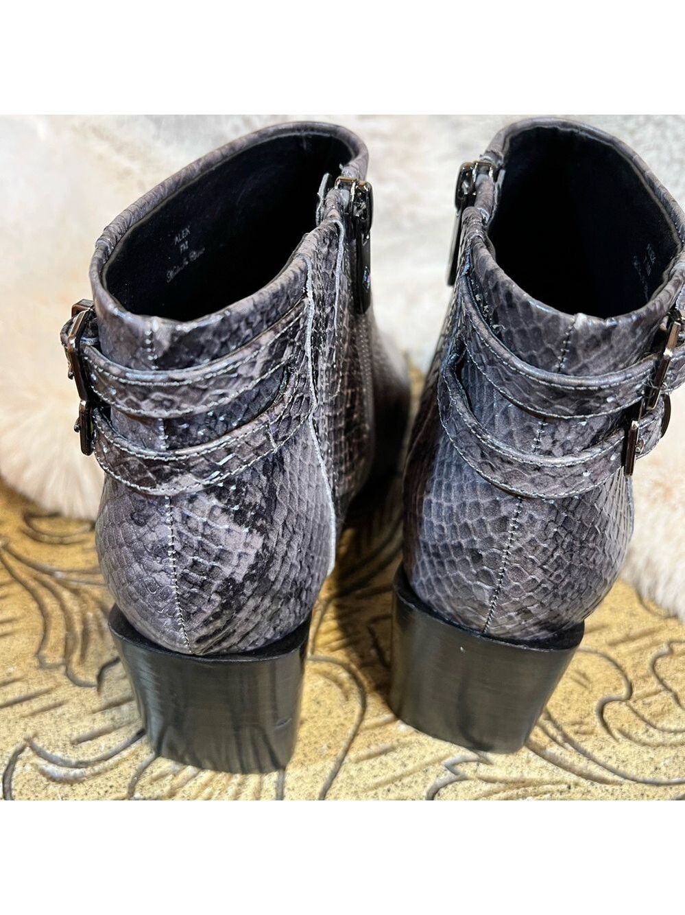 🎩🗝️NWOB $278 Donald J. Pliner Alek Gray Python Print Leather Heel Ankle Boots -7 - Picture 6 of 9